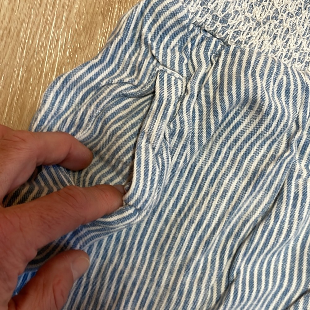 Abercrombie Kids Smocked Stretch Waist Striped Blue White Lightweight Shorts - Picture 6 of 7